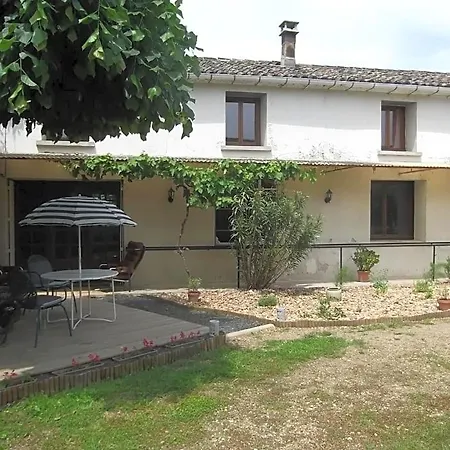 43 Rue Des Quarts לינה וארוחת בוקר 3*