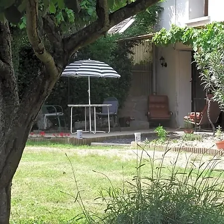 43 Rue Des Quarts לינה וארוחת בוקר 3*